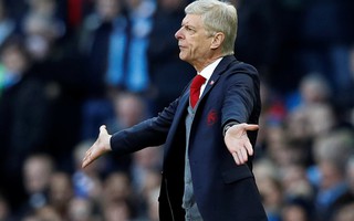 Alan Shearer: "Ông Wenger nên xin lỗi Sterling!"