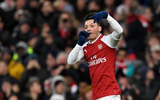 Tuyệt phẩm của Ozil và 3 điểm cho "Pháo thủ"