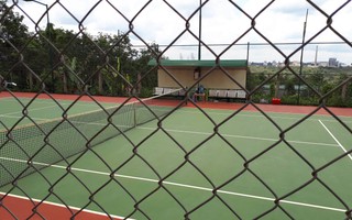 UBND xã nghèo vẫn xây sân tennis