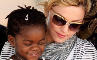 Madonna nhận hai con nuôi Malawi
