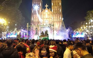 Hà Nội: Mọi đường đến Nhà thờ Lớn tắc nghẽn đêm Noel