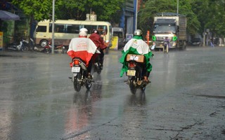 Cơn "mưa vàng" đã trút xuống Hà Nội sau nắng nóng kỷ lục