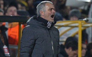Mourinho lại đổ lỗi mặt sân Rostov