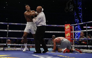 Xem Joshua hạ knock-out "tay đấm thép" Klitschko