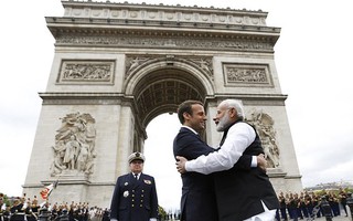 Pháp- Ấn Độ: Cái ôm nồng nhiệt chống sự nóng lên của toàn cầu