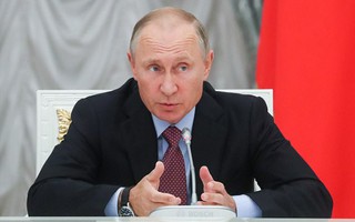 Ông Putin lo sợ viễn cảnh robot “ăn con người”