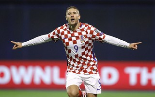 Thắng 4 sao, Croatia đặt một chân đến World Cup 2018