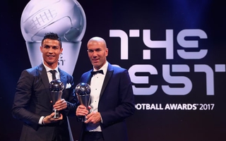 Thầy trò Ronaldo ẵm giải thưởng FIFA