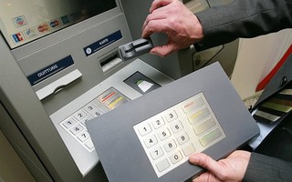 Lật tẩy chiêu trò đánh cắp tiền từ ATM ở TP HCM