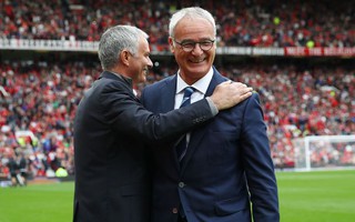 “Kình địch” Mourinho chia buồn Ranieri