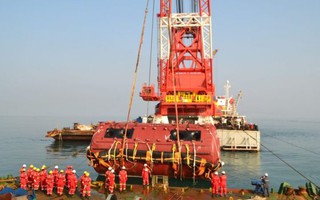 Hàn Quốc bắt đầu trục vớt phà Sewol