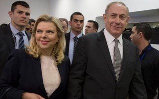 Thủ tướng Israel bác tin bị vợ đuổi ra khỏi xe