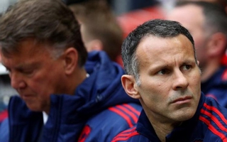 Neville và Giggs cùng tranh "ghế nóng" Everton