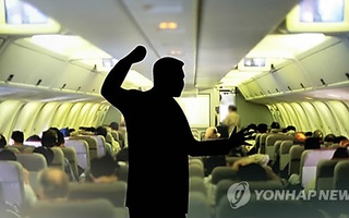 Đi máy bay Hàn Quốc, coi chừng dây thừng và còng tay