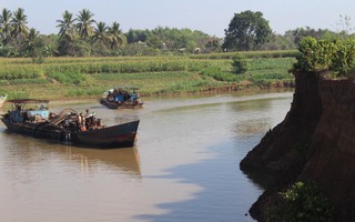 Đủ chiêu “móc ruột” sông