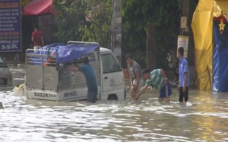 Mưa cực lớn, Quốc lộ 51 ngập sâu, tê liệt