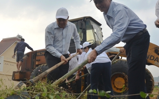 Chủ tịch Đà Nẵng cùng 3.000 người dân làm sạch môi trường đón APEC