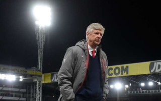 HLV Wenger lo sợ sau trận thua thảm Crystal Palace