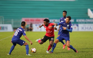 Những khán đài trống vắng ở V-League