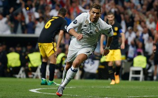 Ronaldo thăng hoa ở tuổi 32