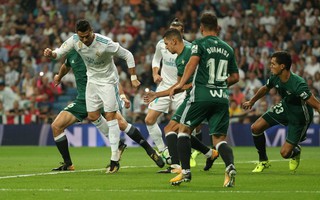 "Dị nhân" Ronaldo tái xuất, Real Madrid thua trắng Betis