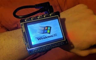 Biến máy tính mini thành smartwatch Windows 98