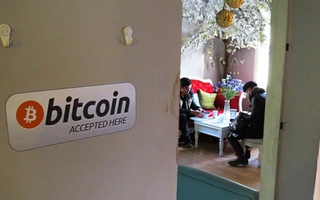 Bitcoin tiến sát 14.000 USD, lên đỉnh 17 tháng