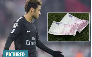 Fan Bayern ném tiền giả có hình Neymar