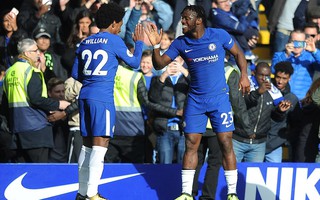 Giúp Chelsea thoát hiểm, Batshuayi "đá xoáy" HLV Conte