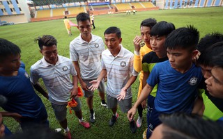 Bạn của Công Vinh dò đường lên V-League