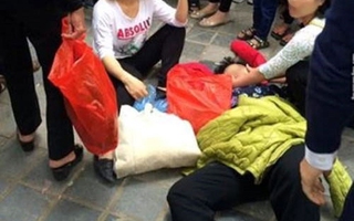 Phạt hành chính nhóm thanh niên "làm ngã" bà cụ ở chùa Hương