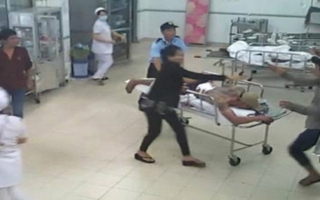20 côn đồ xông vào bệnh viện truy sát bệnh nhân cấp cứu