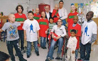 "Thiên sứ thiện nguyện" Ronaldo xây bệnh viện nhi ở Chile