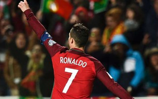 Ronaldo san bằng kỷ lục ghi bàn của Kiatisuk