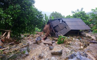 Thiệt hại nặng nề do mưa lũ: 62 người chết và mất tích