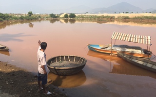 Đà Nẵng: Sông Cu Đê đổi màu vàng đục