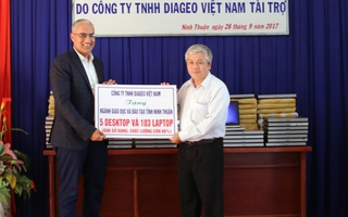 Diageo Việt Nam tặng hơn 100 máy tính cho học sinh nghèo Ninh Thuận