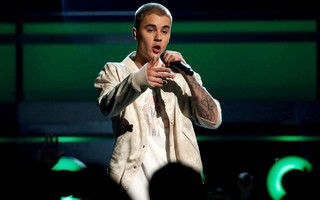 Justin Bieber hủy hàng chục buổi diễn đã bán vé