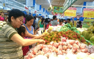 28 Tết: Chợ làm giá, siêu thị đông nghẹt