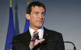Cựu thủ tướng Pháp bị tát vào mặt khi đang vận động tranh cử