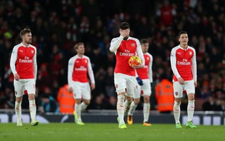 Nữ Arsenal thắng 10-0, thầy trò Wenger bị "ném đá" dữ dội