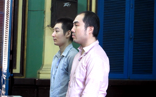 Hai du khách Trung Quốc lãnh án vì dùng súng giả cướp ô tô