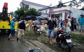 Lâm Đồng: Xe tải chở hoa mất lái, lao vào nhà dân