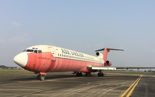Cận cảnh máy bay vô chủ 10 năm ở sân bay Nội Bài