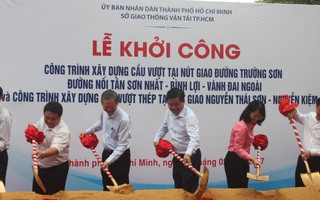 Tháng 8-2017, cầu vượt kết nối với sân bay