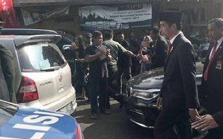 Tổng thống Indonesia đi bộ hơn 2 km vì kẹt xe