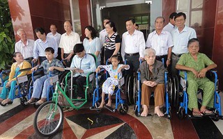 Cùng quỹ Lawrence S. Ting chung tay giúp đỡ người tàn tật