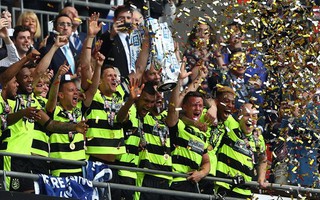 Huddersfield Town thăng hạng sau trận cầu nghìn tỉ