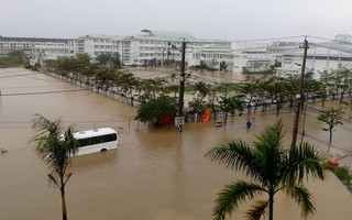 Nước lũ tại Huế lại lên, Đà Nẵng hàng ngàn hộ dân còn ngập