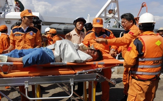 Tàu cá nổ trên biển Vũng Tàu: 9 người trong gia đình gặp nạn